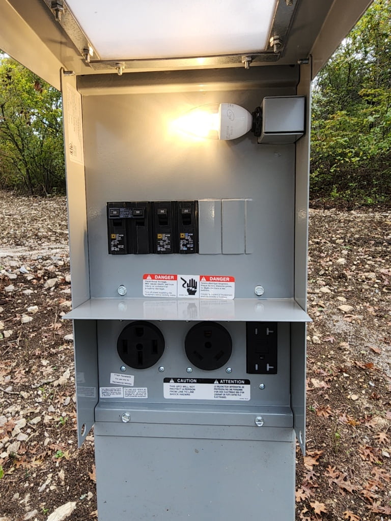 RV 50/30/20A pedestal